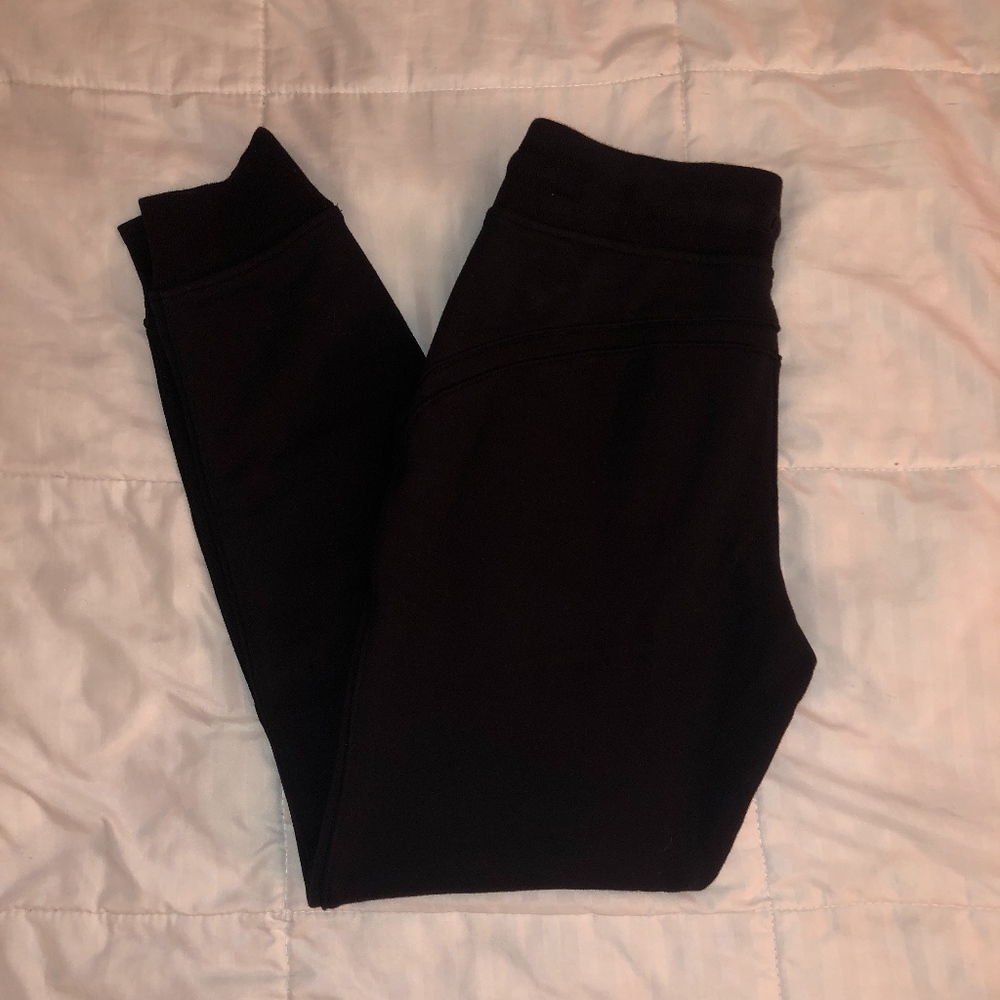 black lululemon warm down jogger size 4